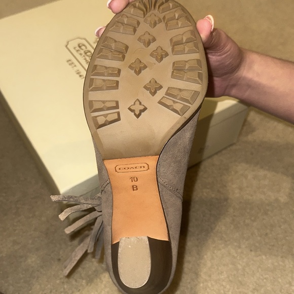 New in box - Coach size 10M Tamsin Rich Suede. Sahara . - Picture 5 of 5